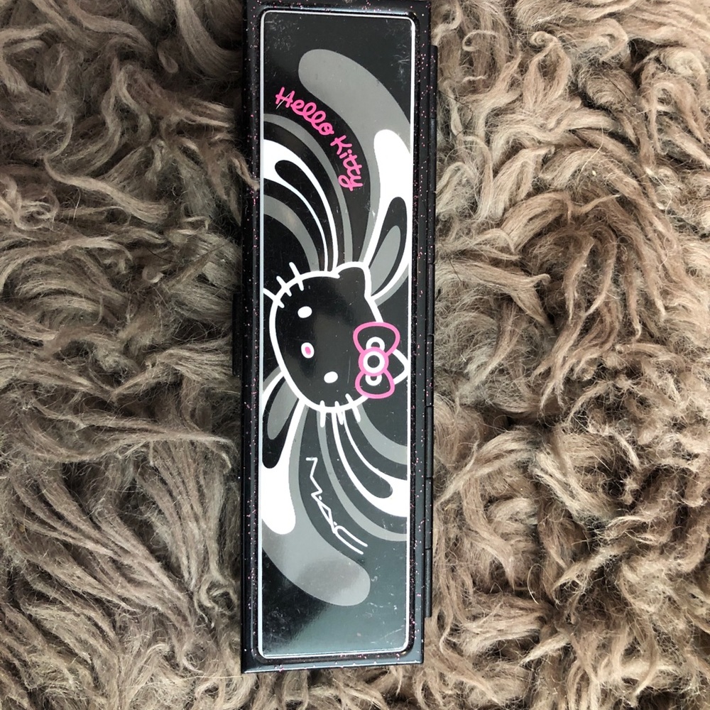 Mac x Hello Kitty eyeshadow palette